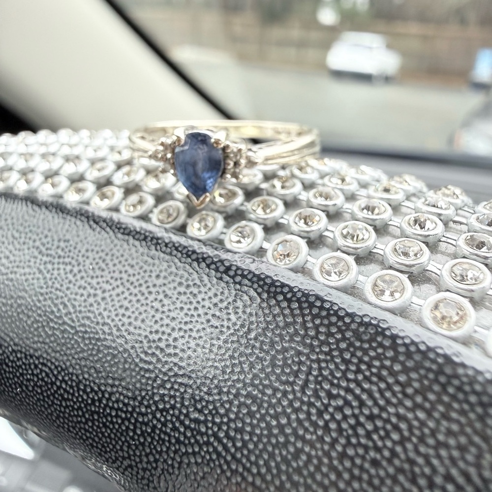 Elegant 10k gold sapphire Ring